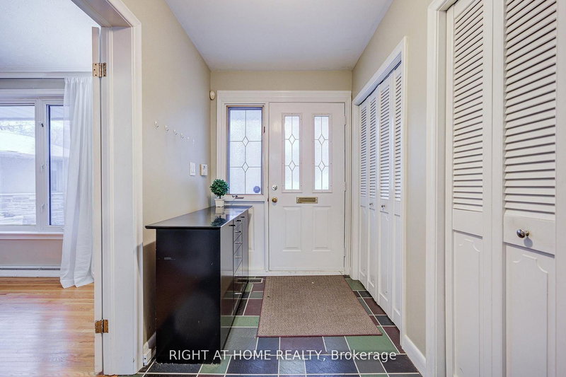 1445 Ryan Pl, Mississauga, L5C 1J7 | Image 3