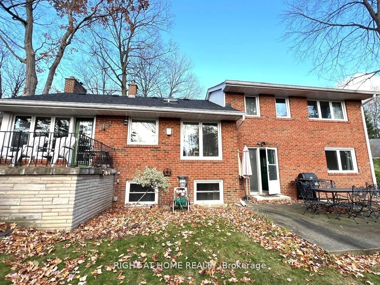 Detached House for sale at 1445 Ryan Place, Mississauga, Ontario, L5C 1J7 - Erindale - MLS: W12982972