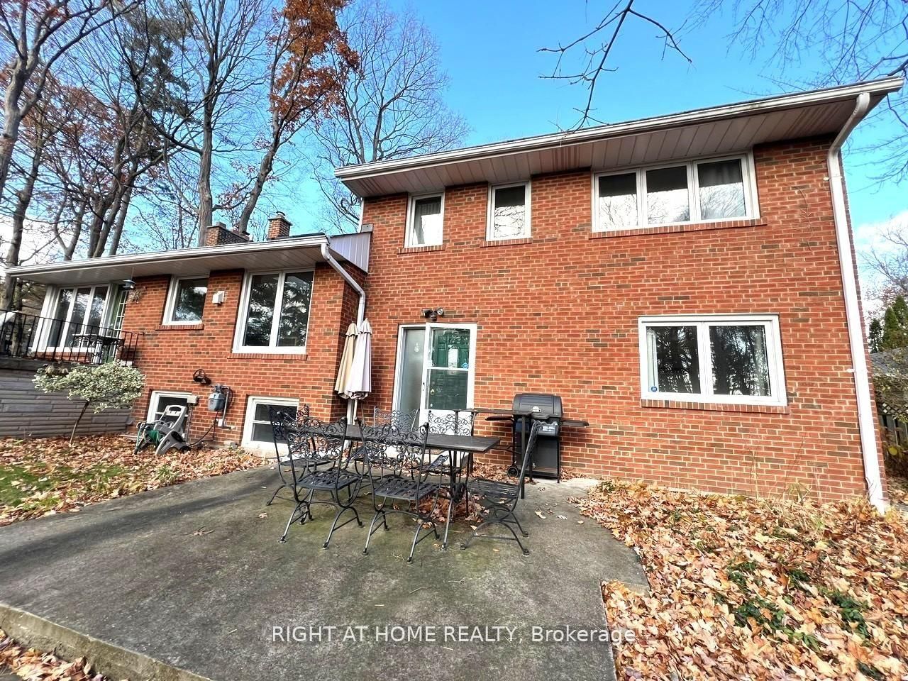 Detached House for sale at 1445 Ryan Place, Mississauga, Ontario, L5C 1J7 - Erindale - MLS: W12982972