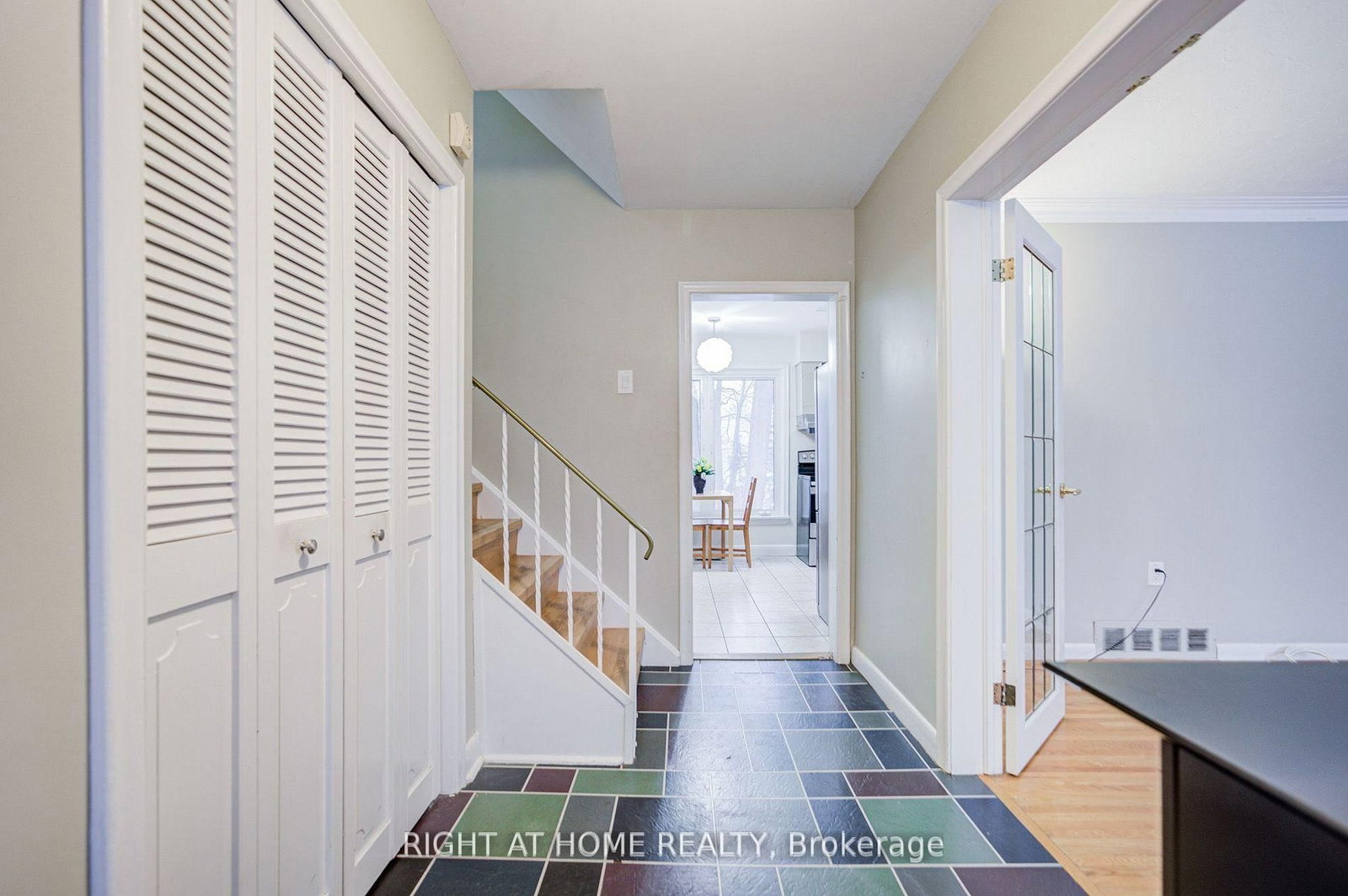 Detached House for sale at 1445 Ryan Place, Mississauga, Ontario, L5C 1J7 - Erindale - MLS: W12982972