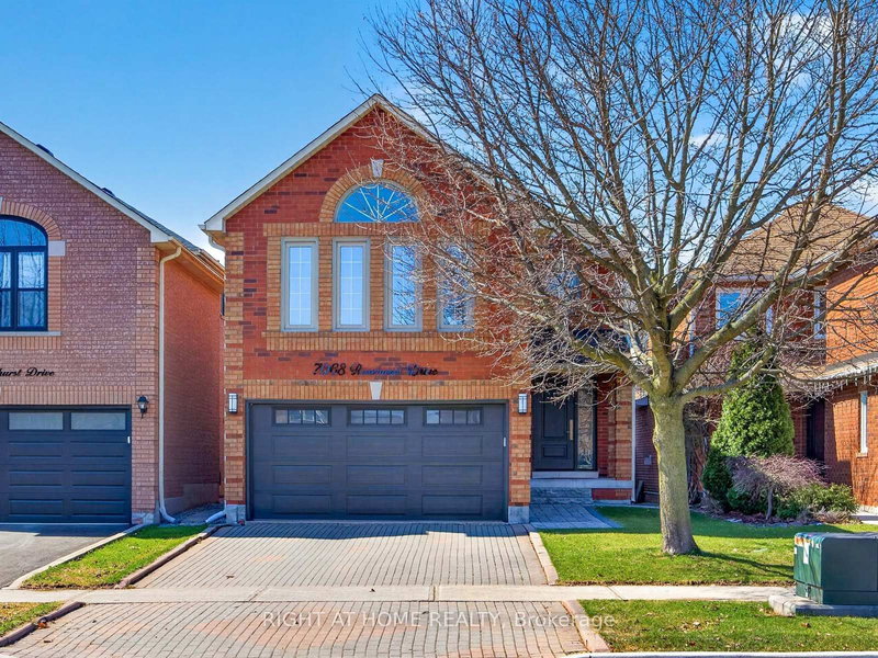 7068 Rosehurst Dr, Mississauga, L5N 6Y8 | Image 2