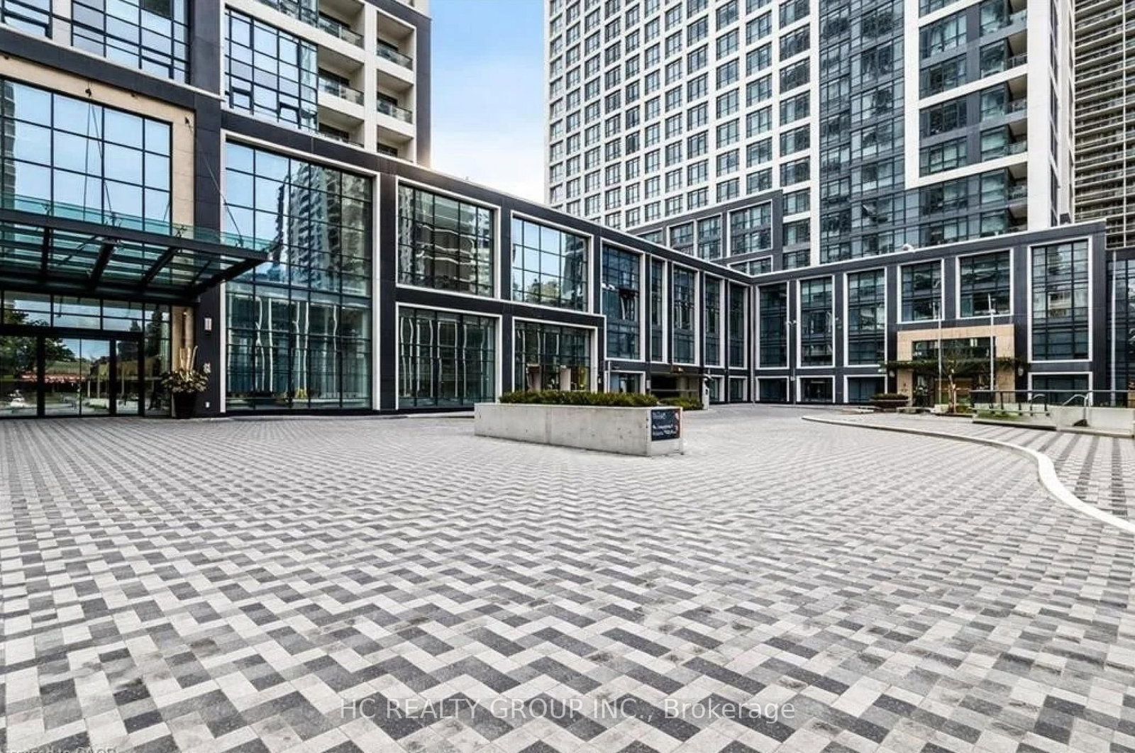 Tridel Built BloorVista At Islington Terrace. 1+1 Den Can Be Office/Guest Room, Parking and High Speed Internet Included. Within 5 Minutes Walk to TTC, Islington Station, Walking Distance To Parks, Schools, Bloor St. Shops & Restaurants.