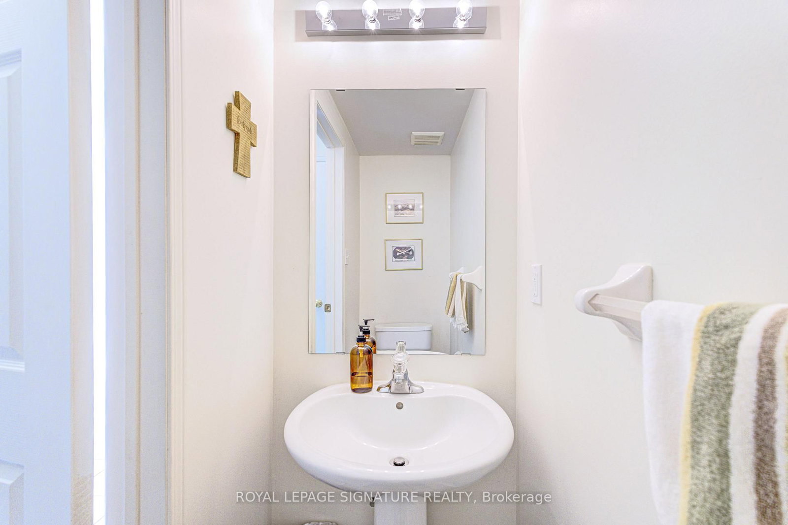 Townhouse for sale at 1019 Kennedy Circle, Milton, Ontario, L9T 5S4 - Beaty - MLS: W12983100