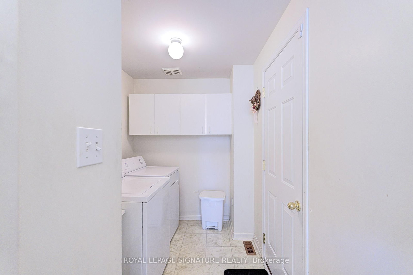 Townhouse for sale at 1019 Kennedy Circle, Milton, Ontario, L9T 5S4 - Beaty - MLS: W12983100