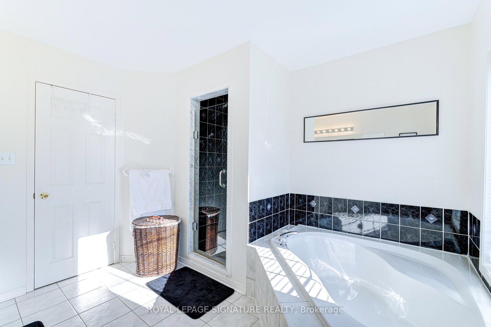 Townhouse for sale at 1019 Kennedy Circle, Milton, Ontario, L9T 5S4 - Beaty - MLS: W12983100