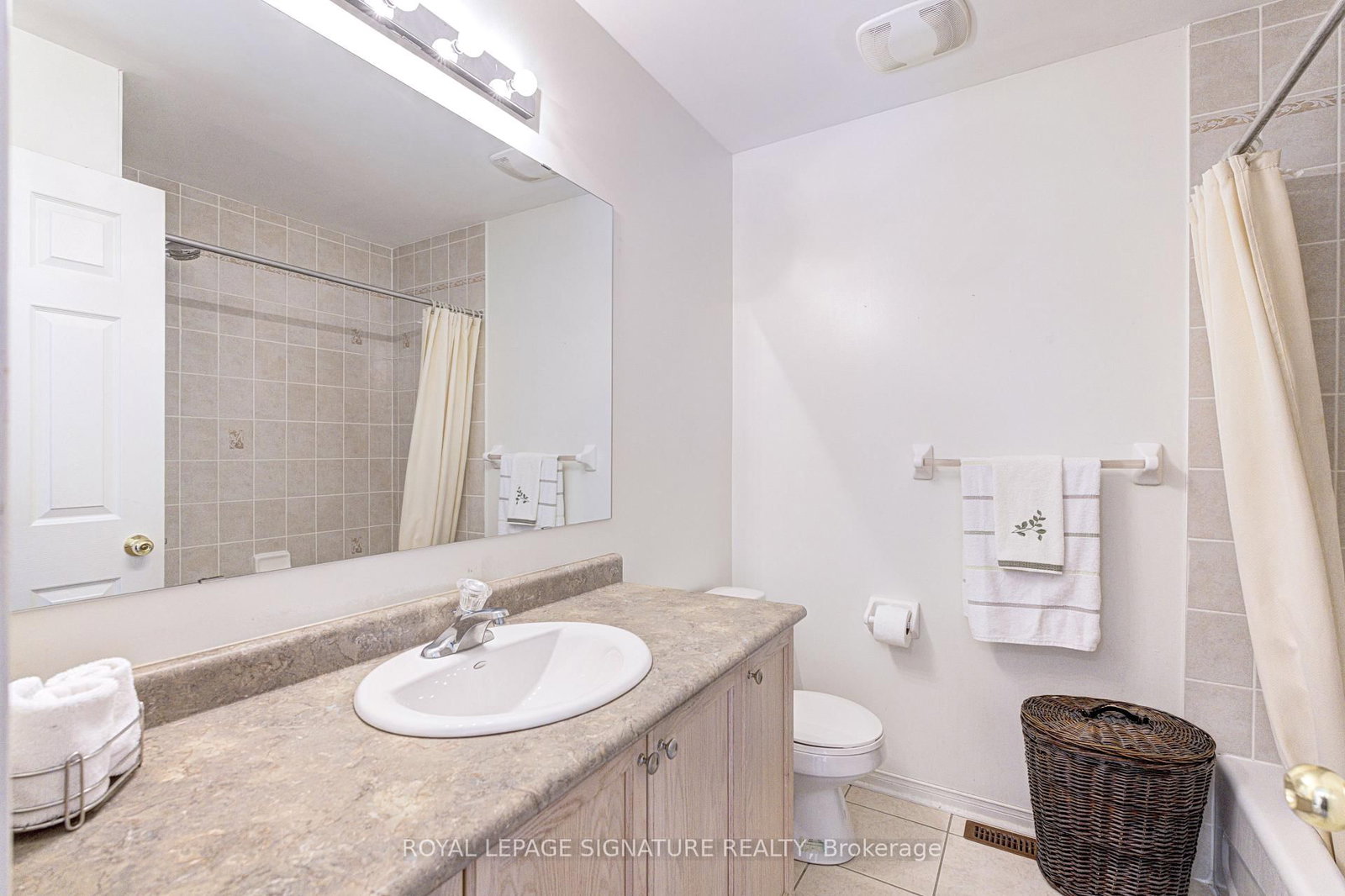 Townhouse for sale at 1019 Kennedy Circle, Milton, Ontario, L9T 5S4 - Beaty - MLS: W12983100