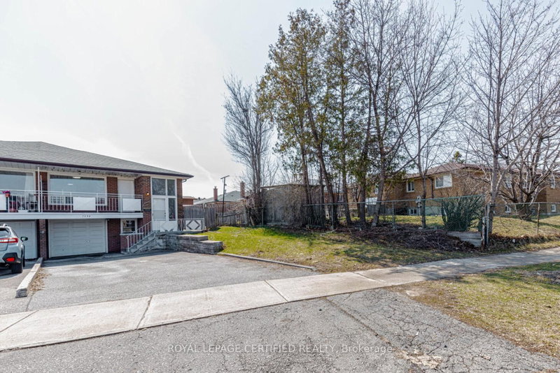7256 Lancaster Ave S, Mississauga, L4T 2L6 | Image 2
