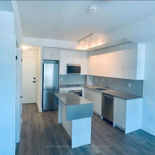 1106 - 2481 Taunton Road