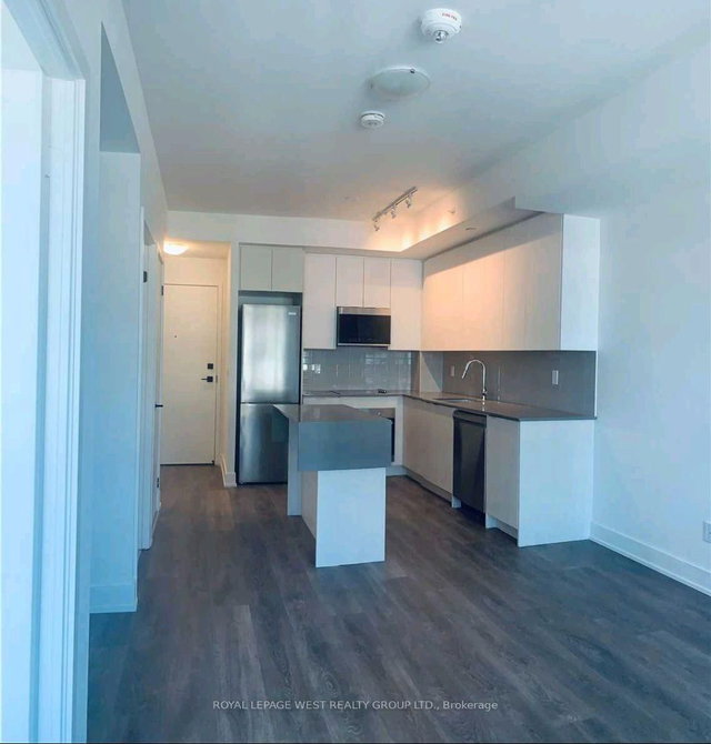 1106 - 2481 Taunton Road