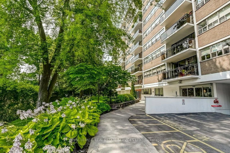 404 - 212 Kerr St, Oakville, L6K 3B1 | Image 3