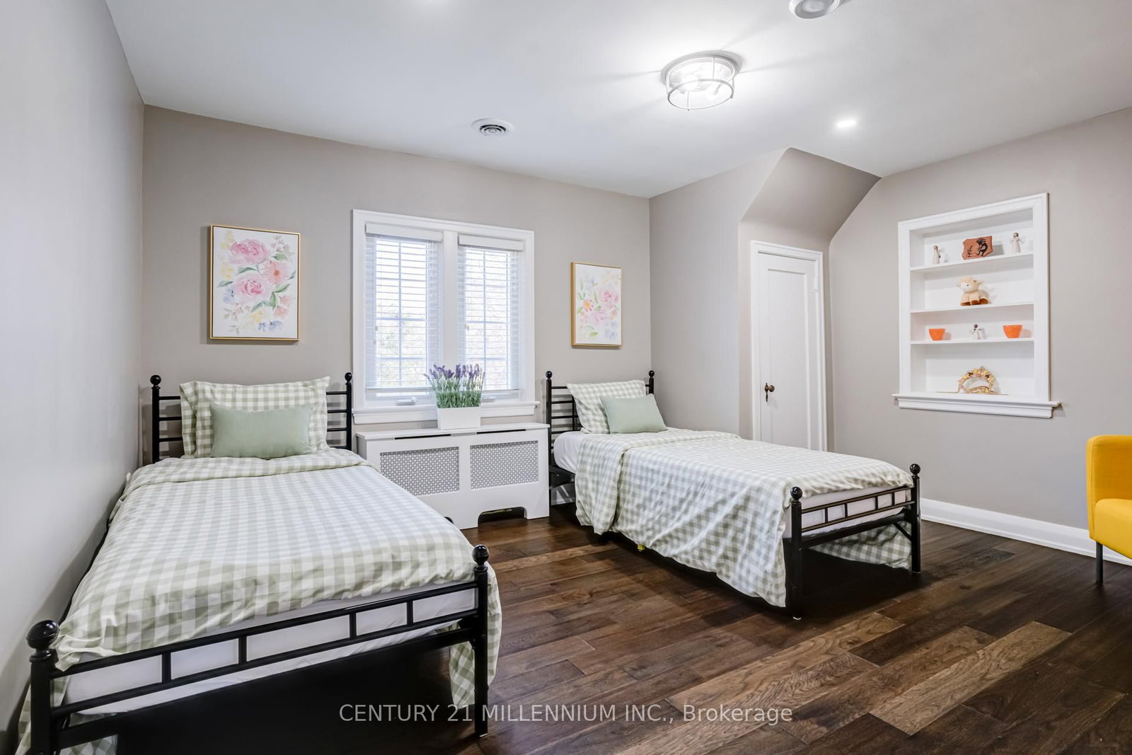 126 Elizabeth Street S - Photo 23