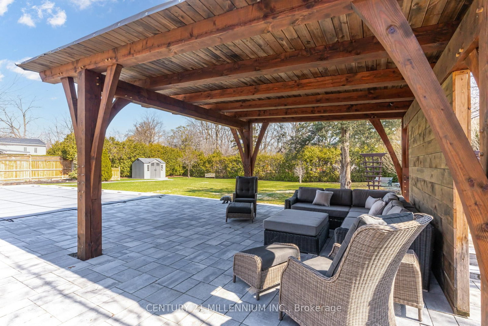 126 Elizabeth Street S - Photo 34