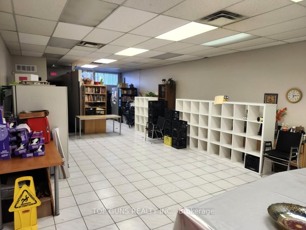 2375 St Clair Avenue W - Photo 14