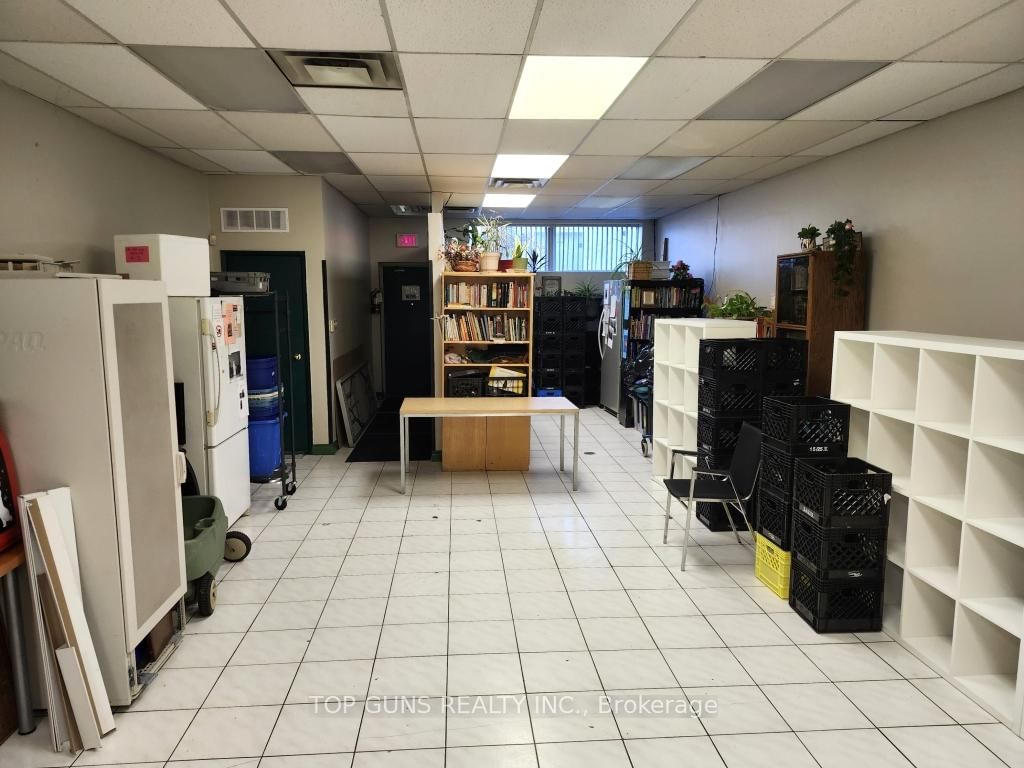 2375 St Clair Avenue W - Photo 15