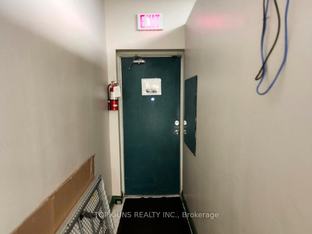 2375 St Clair Avenue W - Photo 18