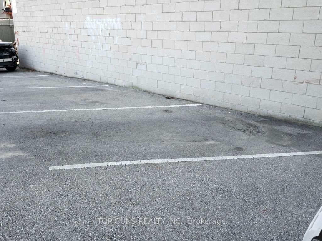 2375 St Clair Avenue W - Photo 19