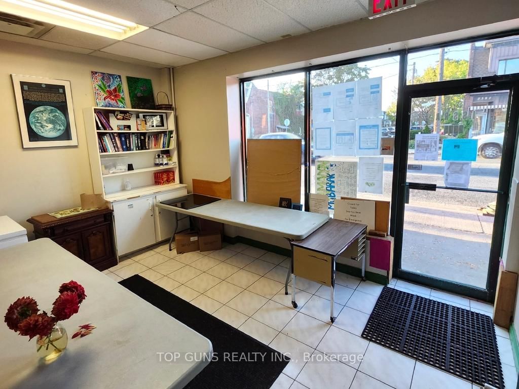 2375 St Clair Avenue W - Photo 3