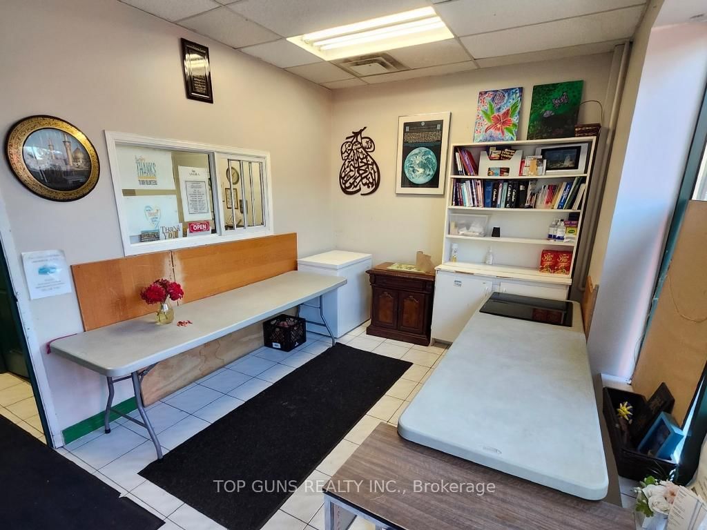 2375 St Clair Avenue W - Photo 4