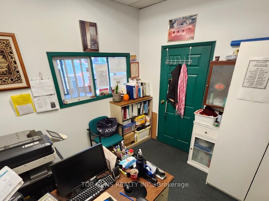 2375 St Clair Avenue W - Photo 8