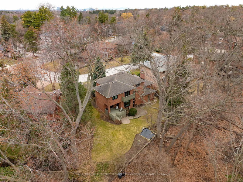 1048 Veroli Crt, Mississauga, L5H 4B9 | Image 2