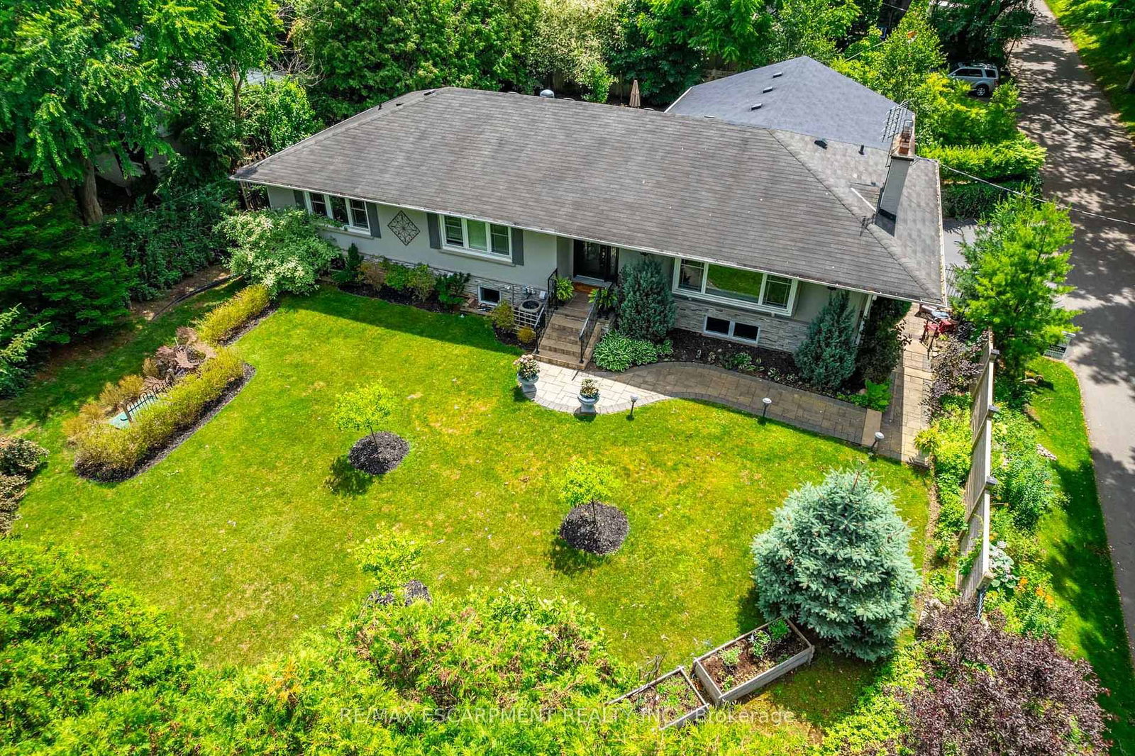 4306 Lakeshore Road - Photo 2