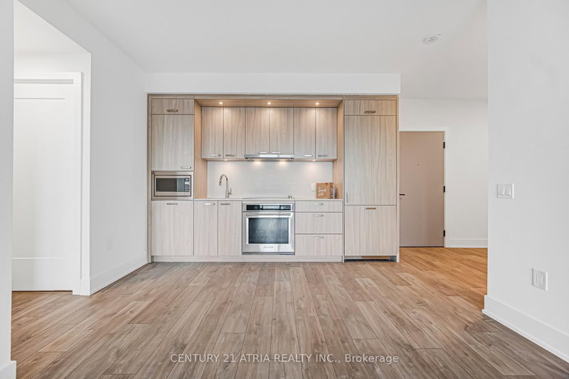 home for lease on 533-858 Dupont Street