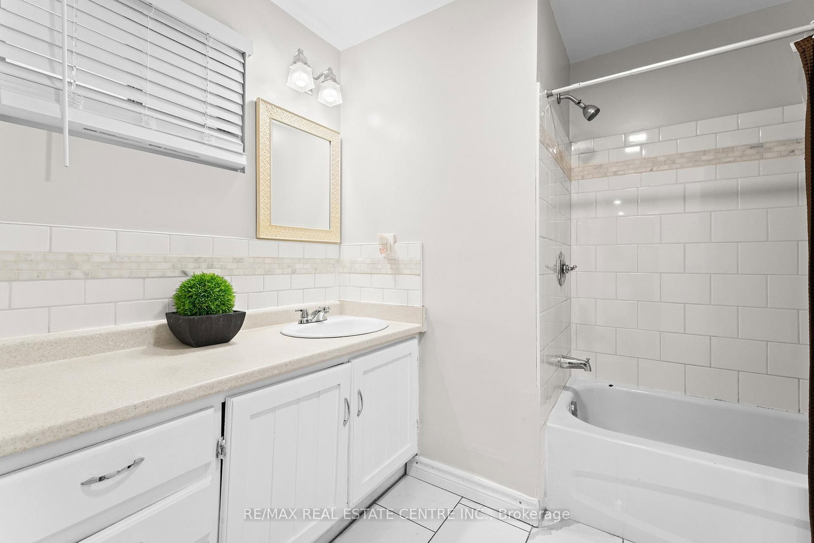 Detached House for sale at 23 Jefferson Road, Brampton, Ontario, L6S 2G6 - Northgate - MLS: W12984070