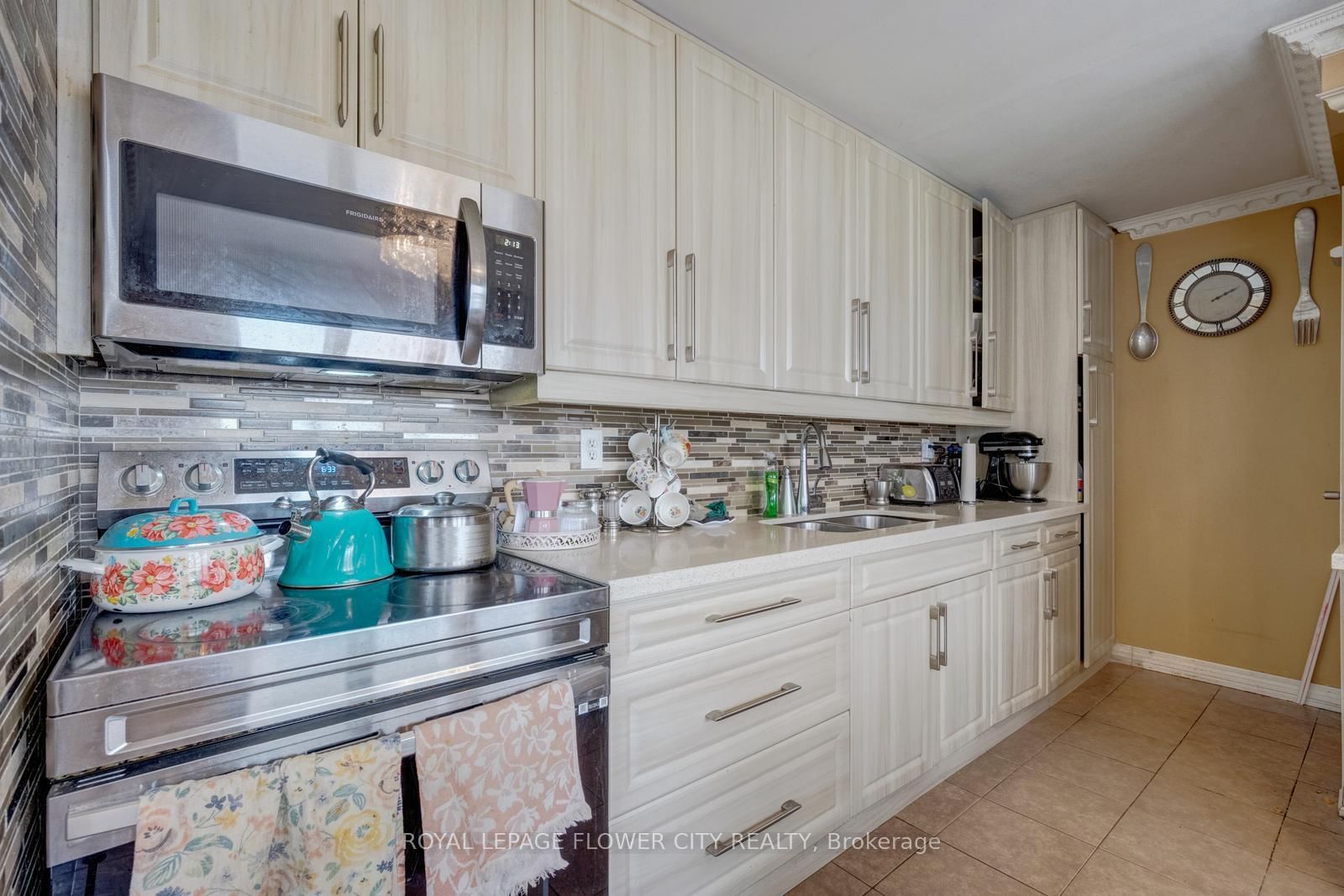 Detached House for sale at 20 N Alarton Street, Mississauga, Ontario, L4T 1J8 - Malton - MLS: W12984110