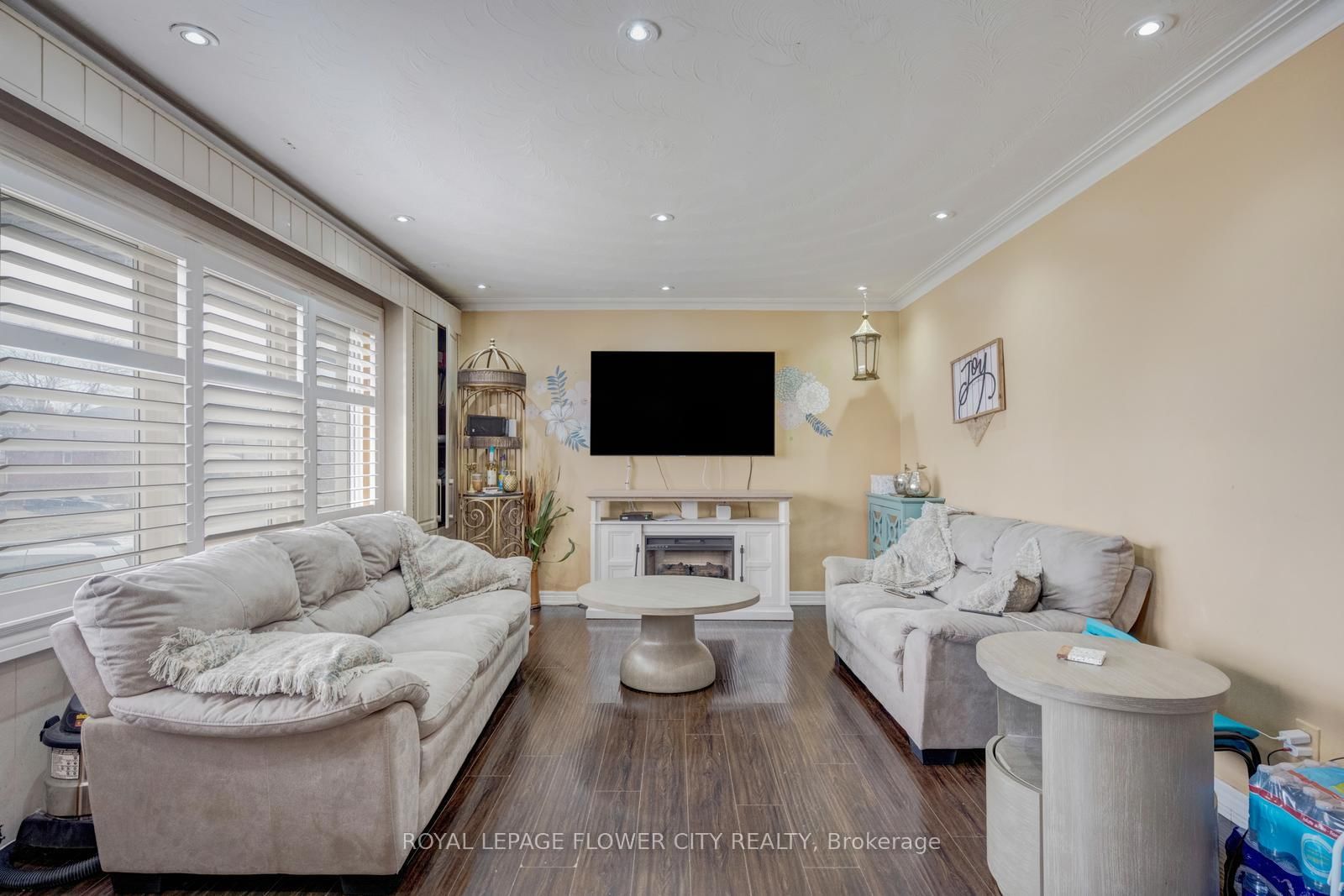 Detached House for sale at 20 N Alarton Street, Mississauga, Ontario, L4T 1J8 - Malton - MLS: W12984110