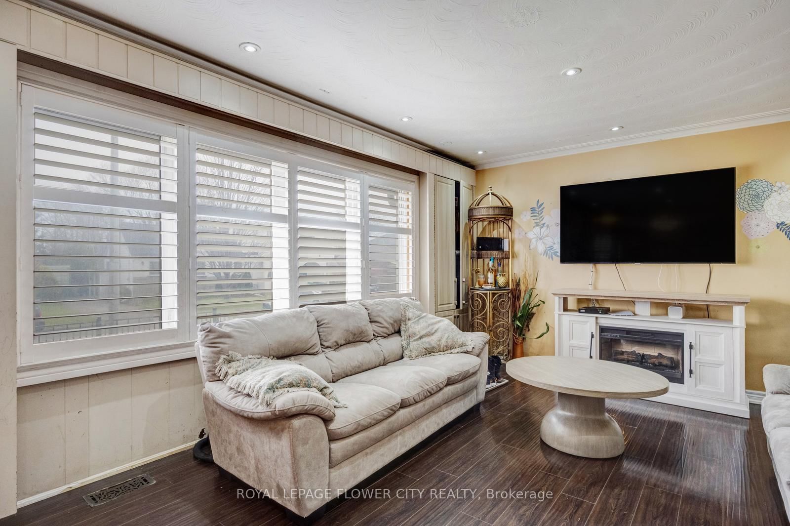 Detached House for sale at 20 N Alarton Street, Mississauga, Ontario, L4T 1J8 - Malton - MLS: W12984110