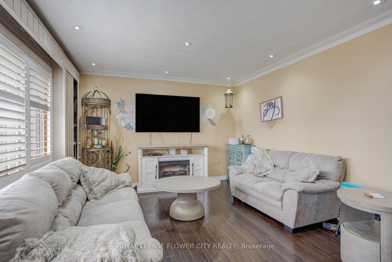 Detached House for sale at 20 N Alarton Street, Mississauga, Ontario, L4T 1J8 - Malton - MLS: W12984110