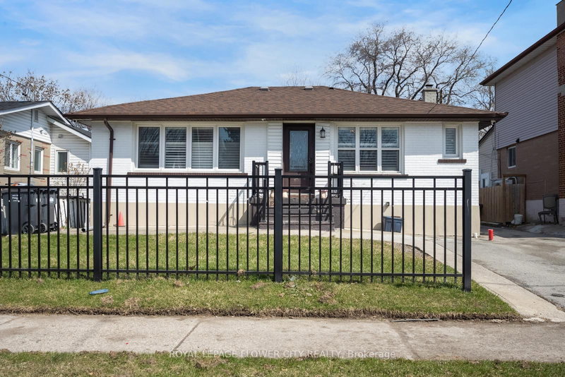 20 N Alarton St, Mississauga, L4T 1J8 | Image 2