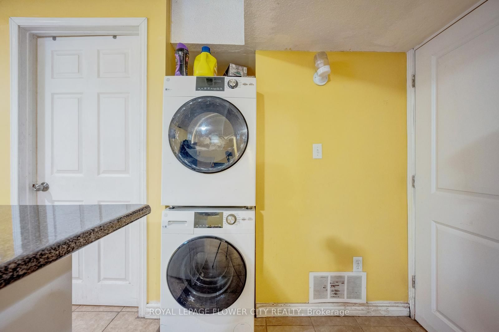 Detached House for sale at 20 N Alarton Street, Mississauga, Ontario, L4T 1J8 - Malton - MLS: W12984110