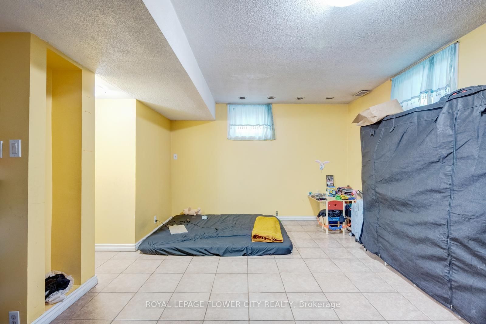 Detached House for sale at 20 N Alarton Street, Mississauga, Ontario, L4T 1J8 - Malton - MLS: W12984110