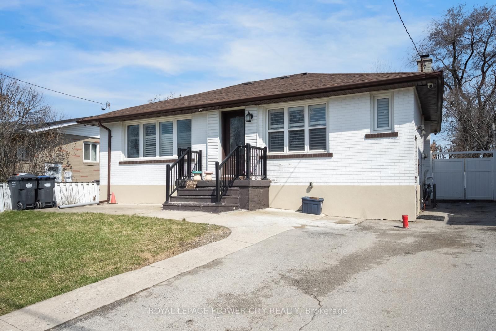 Detached House for sale at 20 N Alarton Street, Mississauga, Ontario, L4T 1J8 - Malton - MLS: W12984110
