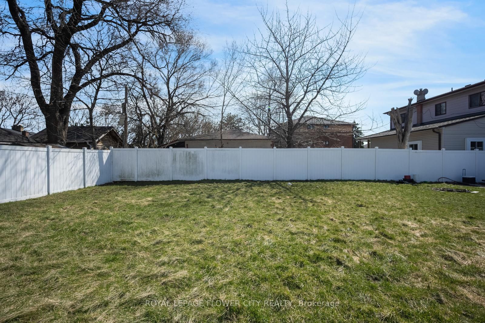 Detached House for sale at 20 N Alarton Street, Mississauga, Ontario, L4T 1J8 - Malton - MLS: W12984110