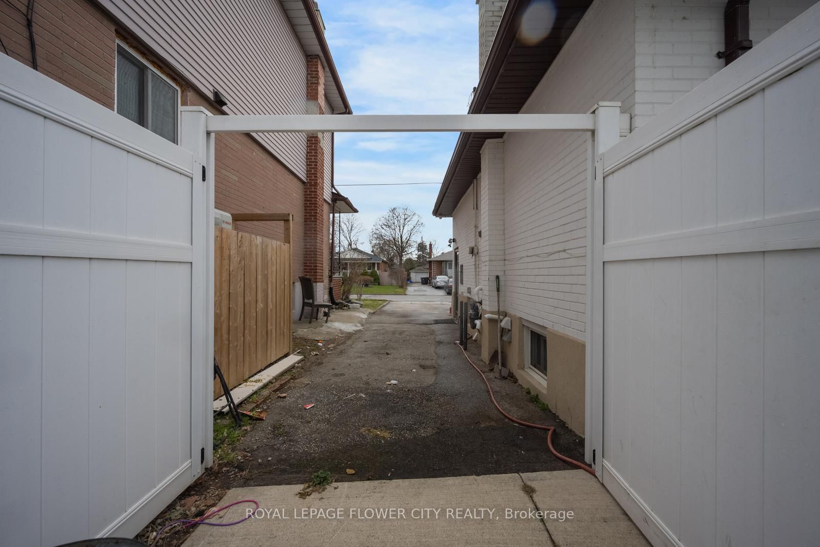 Detached House for sale at 20 N Alarton Street, Mississauga, Ontario, L4T 1J8 - Malton - MLS: W12984110