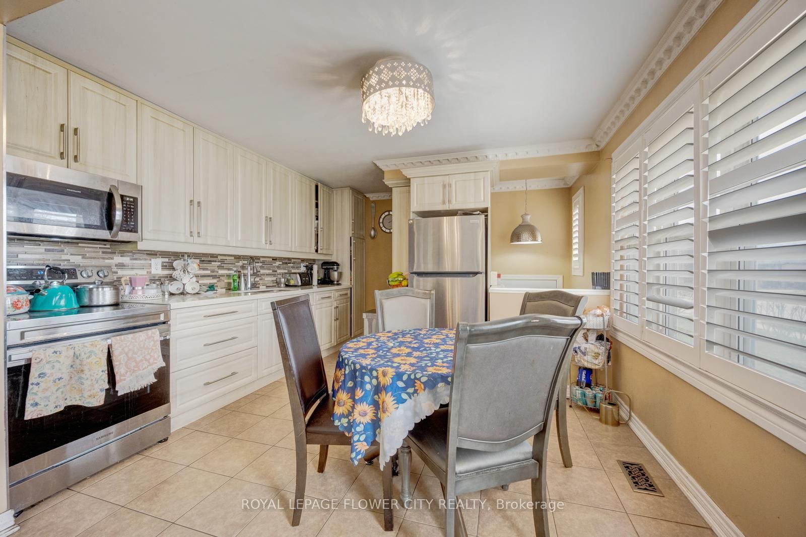 Detached House for sale at 20 N Alarton Street, Mississauga, Ontario, L4T 1J8 - Malton - MLS: W12984110