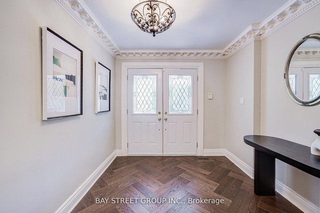 363 Lakeshore Road W