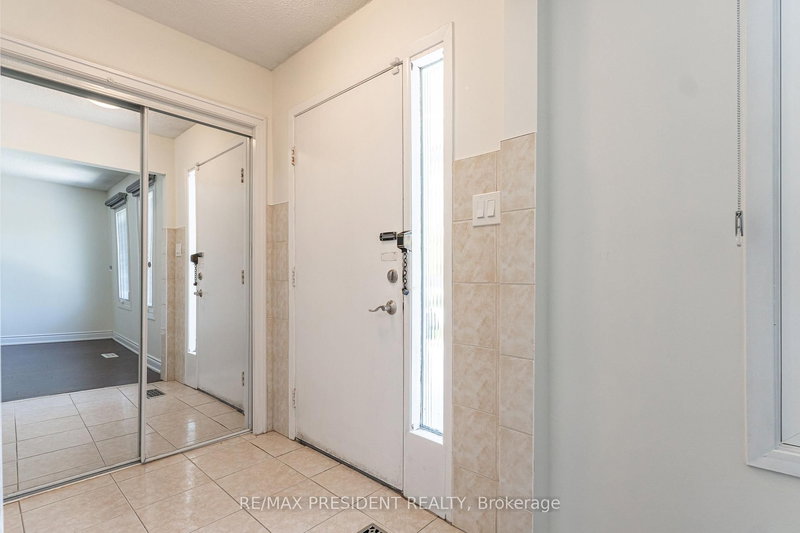 (Upper) - 17 Manitou Cres, Brampton, L6S 2Z6 | Image 3