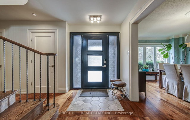 1260 Mapleridge Crescent