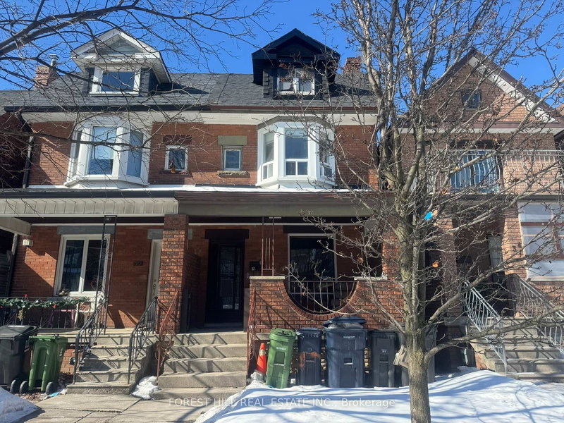 home for lease on 32 Earlscourt Avenue