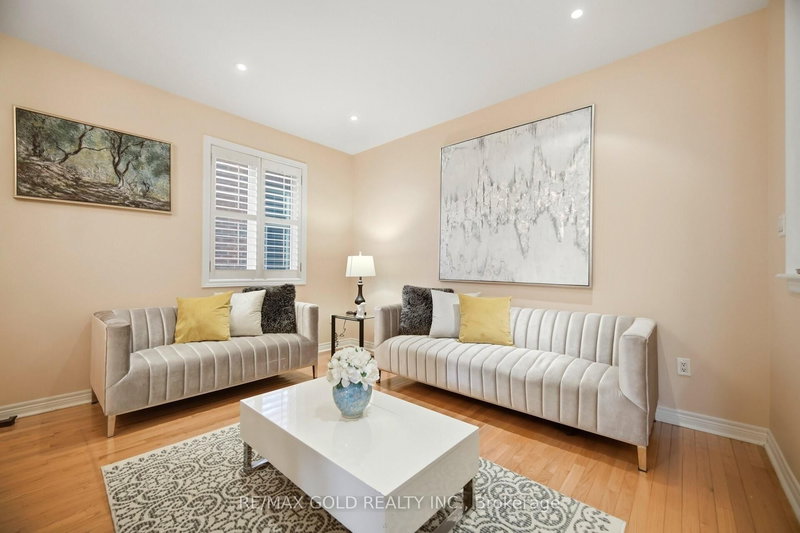 48 Valleyside Tr, Brampton, L6P 2G2 | Image 3