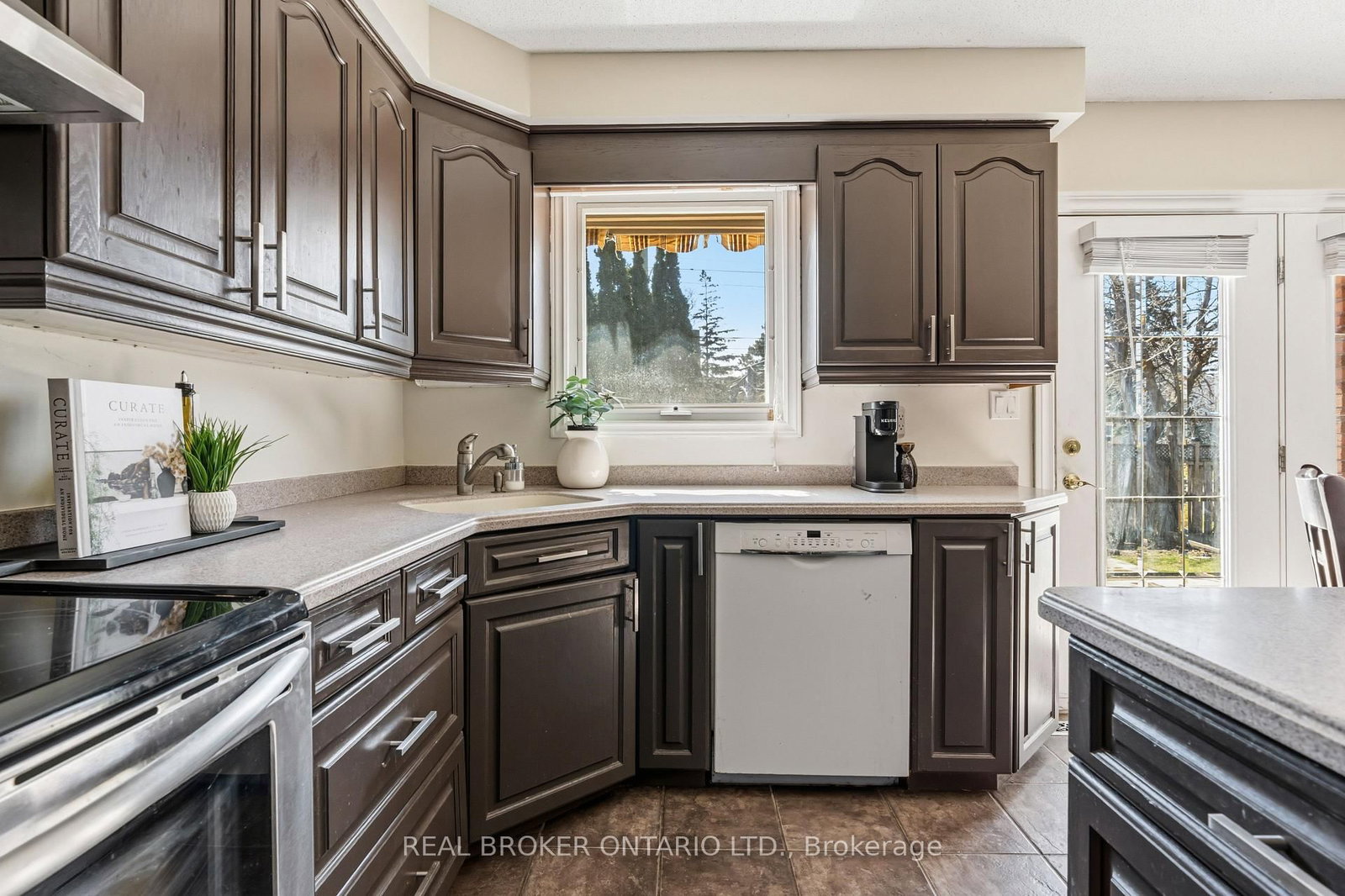 Detached House for sale at 18 Cotswold Court, Halton Hills, Ontario, L7G 5E5 - Georgetown - MLS: W12984736