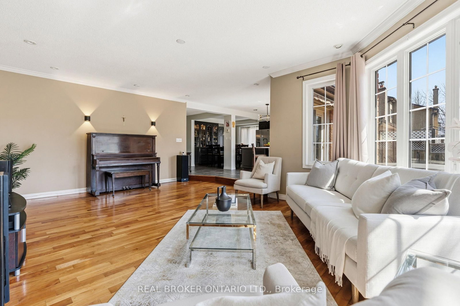 Detached House for sale at 18 Cotswold Court, Halton Hills, Ontario, L7G 5E5 - Georgetown - MLS: W12984736