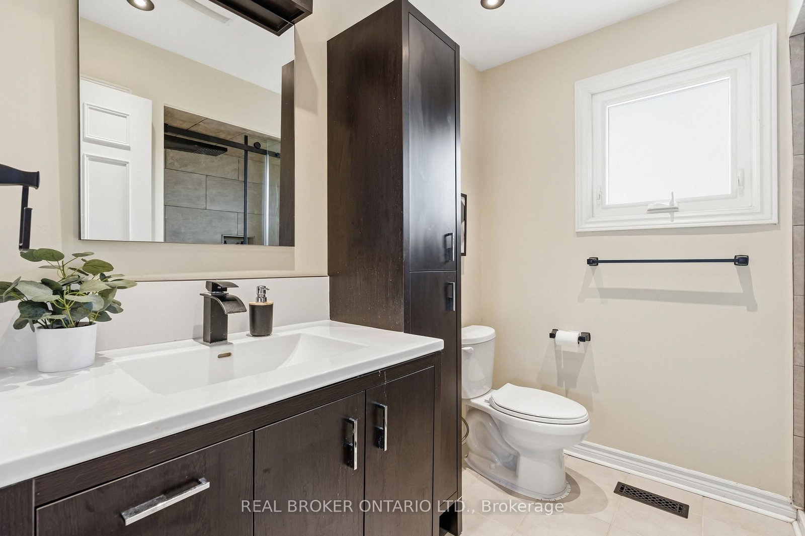 Detached House for sale at 18 Cotswold Court, Halton Hills, Ontario, L7G 5E5 - Georgetown - MLS: W12984736