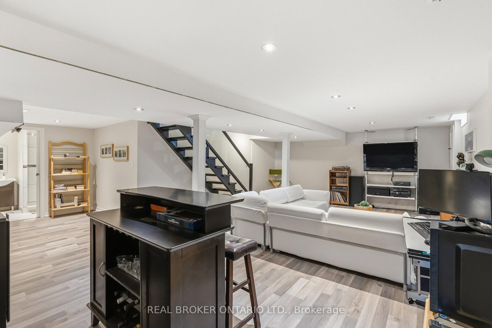 Detached House for sale at 18 Cotswold Court, Halton Hills, Ontario, L7G 5E5 - Georgetown - MLS: W12984736