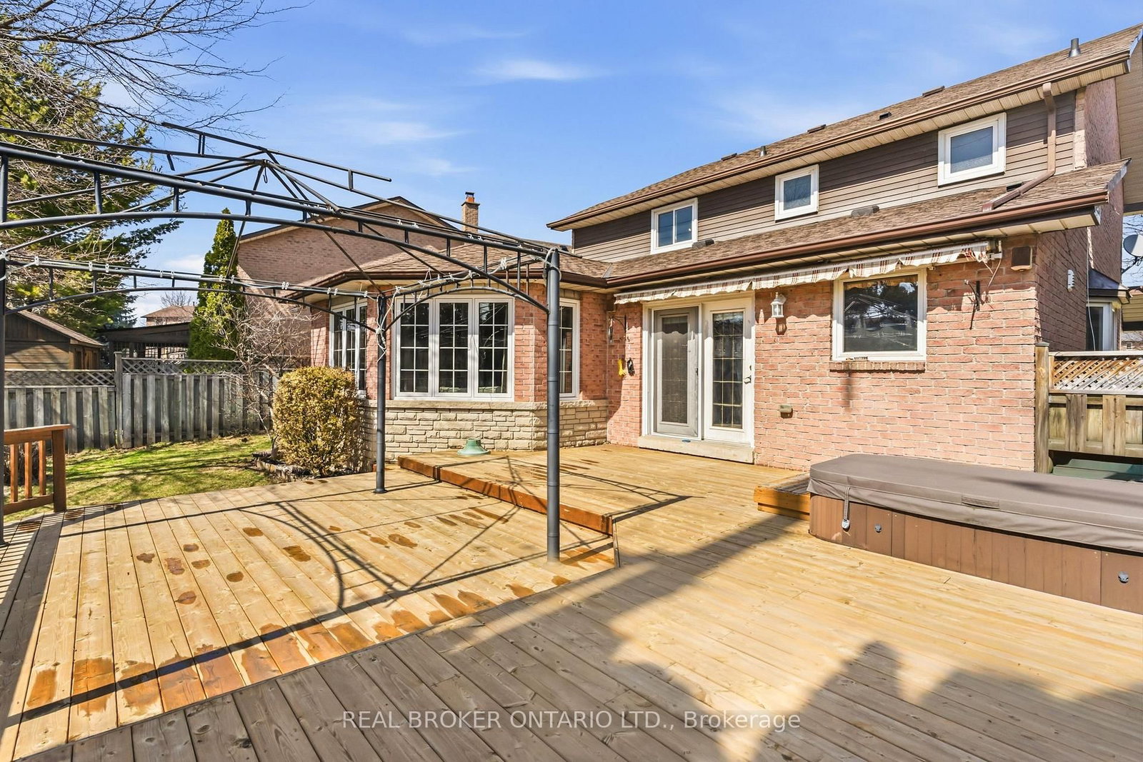 Detached House for sale at 18 Cotswold Court, Halton Hills, Ontario, L7G 5E5 - Georgetown - MLS: W12984736