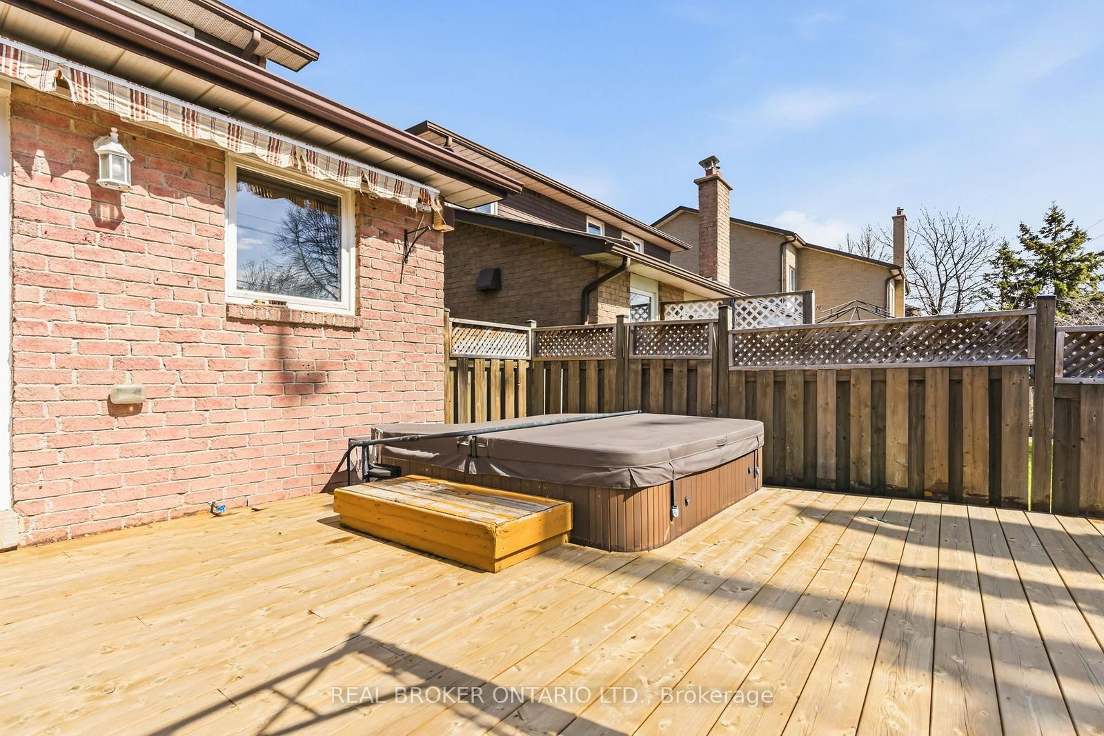 Detached House for sale at 18 Cotswold Court, Halton Hills, Ontario, L7G 5E5 - Georgetown - MLS: W12984736