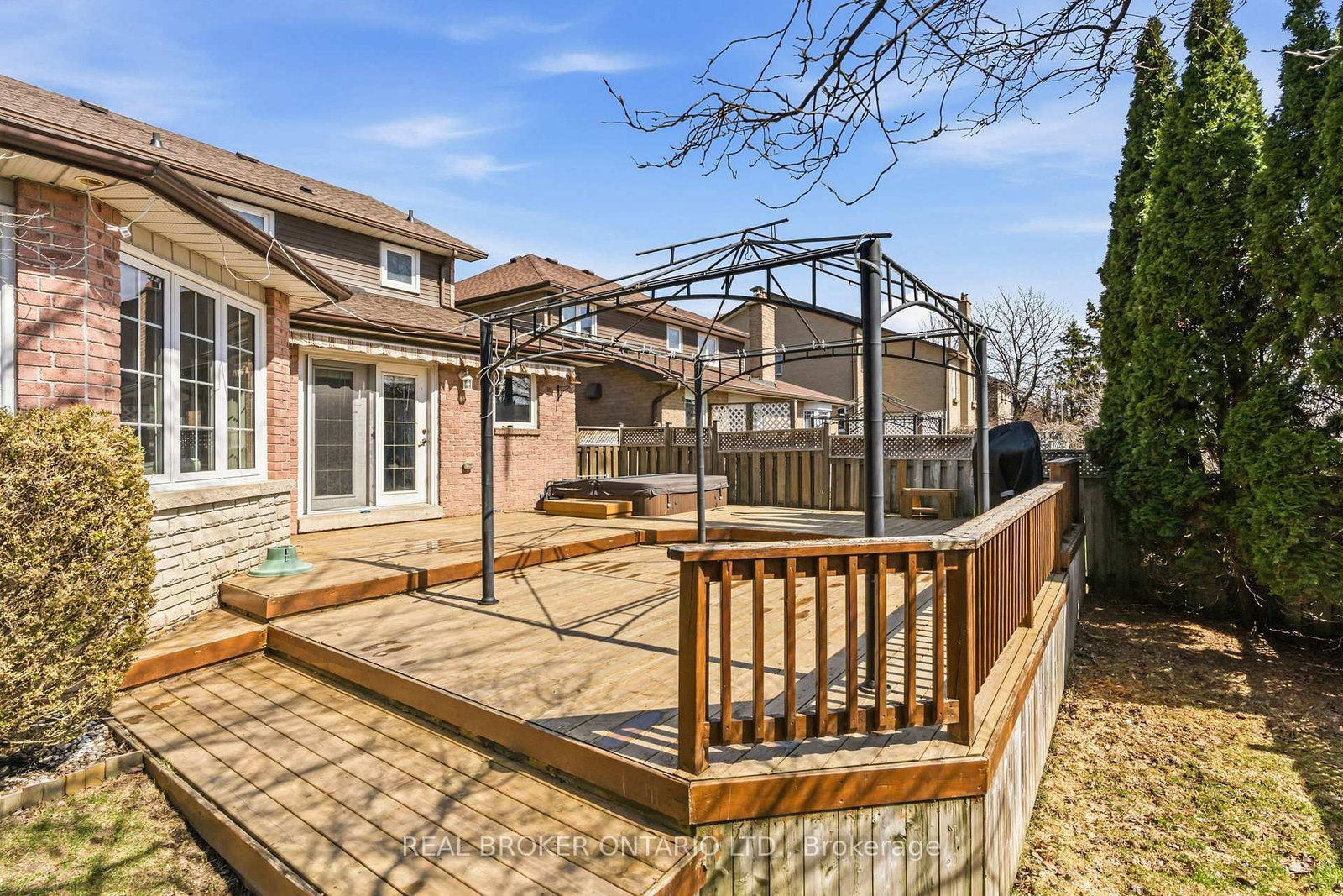 Detached House for sale at 18 Cotswold Court, Halton Hills, Ontario, L7G 5E5 - Georgetown - MLS: W12984736